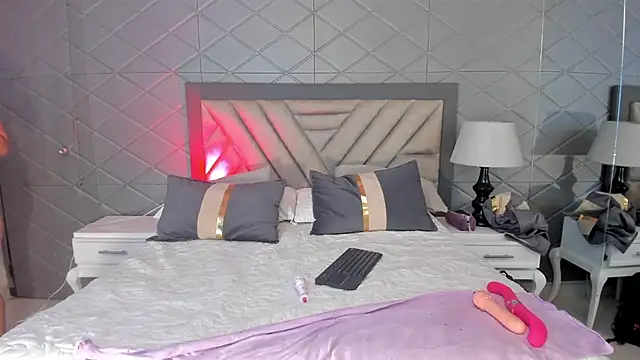 RavennDark online show from July 4, 8:48 pm