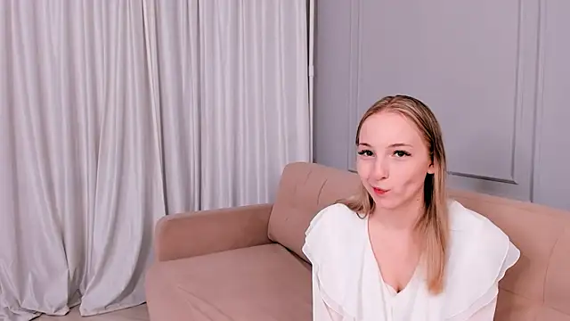 Snapshot of Angellla_Smith chatting on June 15, 10:23 pm Angellla Smith online show from June 15, 10:23 pm