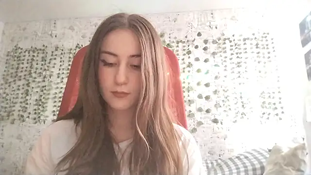 Snapshot of Pollykiss chatting on June 5, 1:17 pm Pollykiss online show from June 5, 1:17 pm