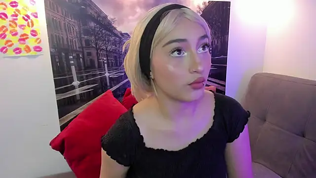 Snapshot of Nina-Mars chatting on June 23, 8:18 pm Nina-Mars online show from June 23, 8:18 pm