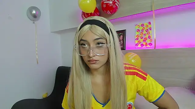 Snapshot of Nina-Mars chatting on July 7, 8:24 pm Nina-Mars online show from July 7, 8:24 pm