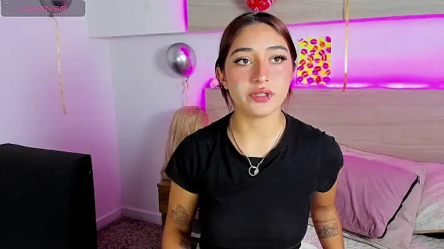 Snapshot of Nina-Mars chatting on August 4, 3:03 pm Nina-Mars online show from August 4, 3:03 pm