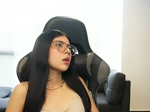 Snapshot of Mia_Storm18 chatting on June 2, 2:52 pm Mia Storm18 online show from June 2, 2:52 pm