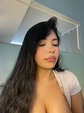 Snapshot of FERNANDAXX_ chatting on June 3, 2:33 pm FERNANDAXX online show from June 3, 2:33 pm