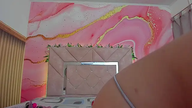 Candy  Moon  online show from June 11, 3:04 am