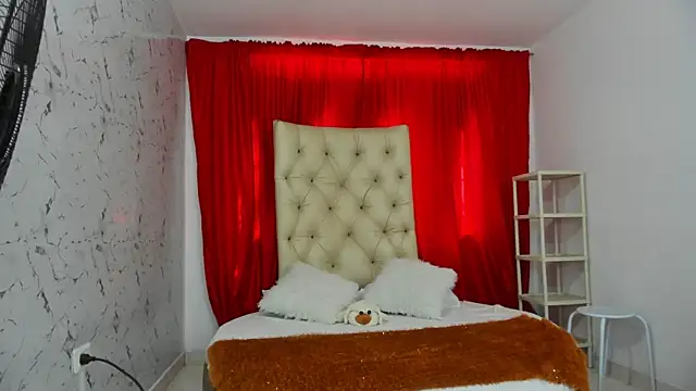 Snapshot of sweetkitty_20_ chatting on June 23, 7:34 pm sweetkitty 20 online show from June 23, 7:34 pm