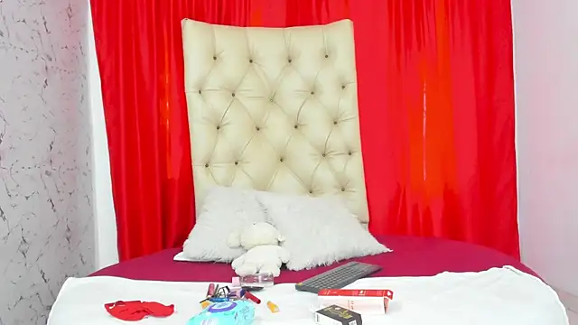 Snapshot of sweetkitty_20_ chatting on July 24, 7:23 pm sweetkitty 20 online show from July 24, 7:23 pm