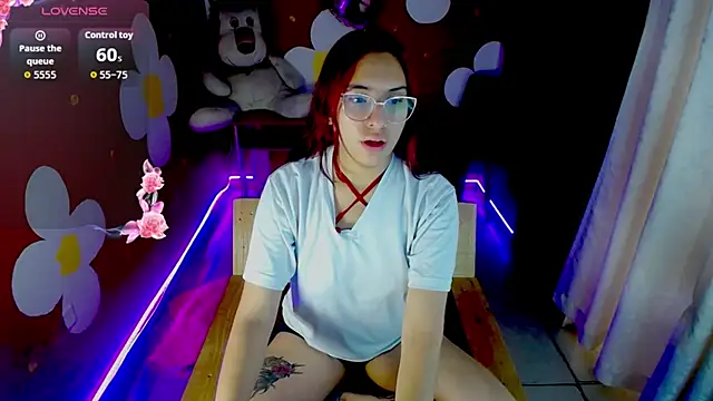 Snapshot of ashly_litlle chatting on June 4, 7:20 pm ashly litlle online show from June 4, 7:20 pm