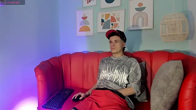 kevinn bluee online show from June 6, 3:44 am