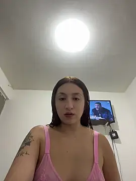 Snapshot of EsmeraldaMidnight chatting on June 25, 6:07 am EsmeraldaMidnight online show from June 25, 6:07 am