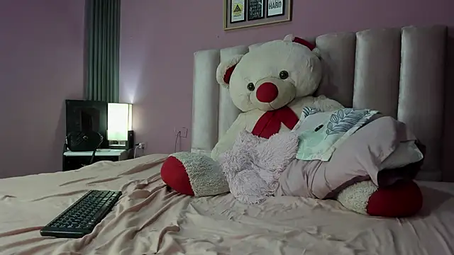Snapshot of ORIANNA_21 chatting on May 30, 8:22 am ORIANNA 21 online show from May 30, 8:22 am