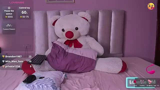 Snapshot of ORIANNA_21 chatting on June 6, 8:08 am ORIANNA 21 online show from June 6, 8:08 am