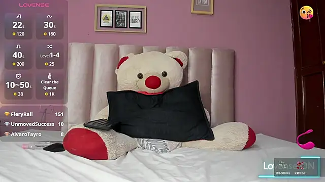 Snapshot of ORIANNA_21 chatting on June 11, 12:32 am ORIANNA 21 online show from June 11, 12:32 am