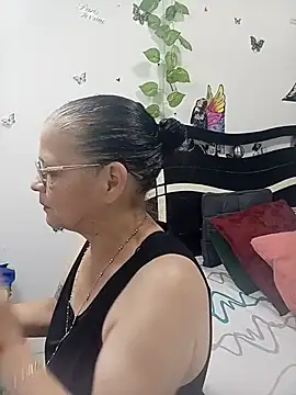 Snapshot of katrinna_ chatting on June 13, 12:41 am katrinna online show from June 13, 12:41 am