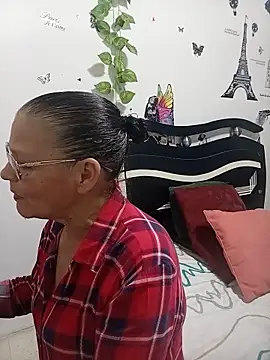 Snapshot of katrinna_ chatting on June 13, 11:24 pm katrinna online show from June 13, 11:24 pm