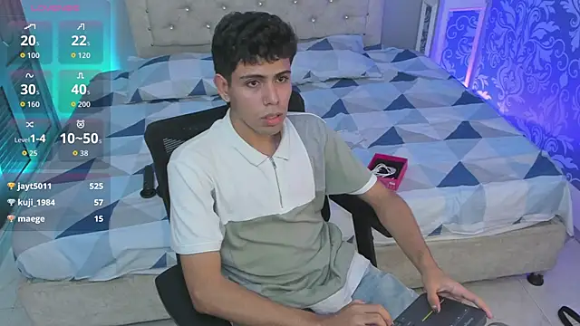 hunterwest06 online show from May 30, 3:53 pm