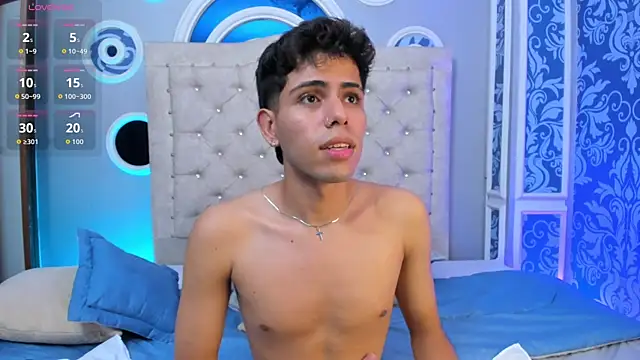 hunterwest06 online show from June 14, 2:24 am