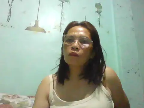 momshe2026 online show from June 6, 7:40 pm
