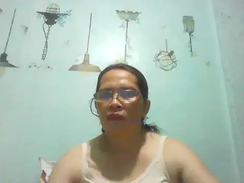 momshe2026 online show from June 10, 1:54 pm