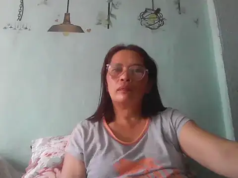 momshe2026 online show from June 13, 7:50 am