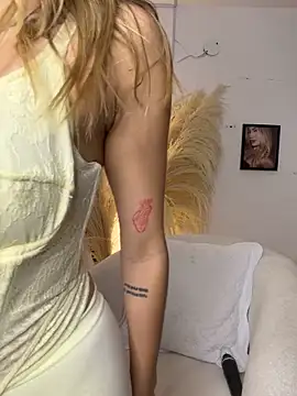Isabellaa se online show from June 7, 1:32 am