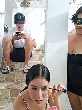 HOTANDSKINNY online show from June 9, 11:11 am