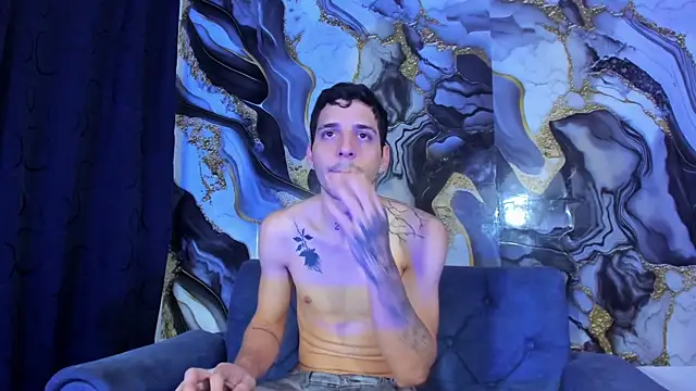 Snapshot of boy_max_latin chatting on June 4, 7:20 pm boy max latin online show from June 4, 7:20 pm