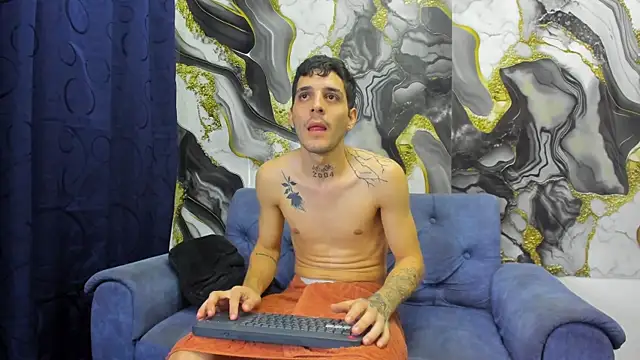 Snapshot of boy_max_latin chatting on June 5, 7:58 am boy max latin online show from June 5, 7:58 am