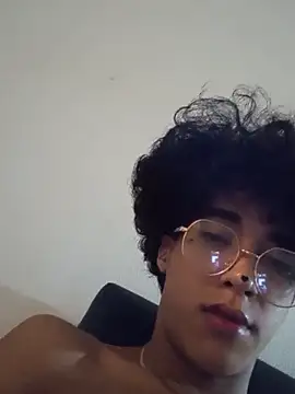 Snapshot of boy_max_latin chatting on June 15, 7:43 am boy max latin online show from June 15, 7:43 am