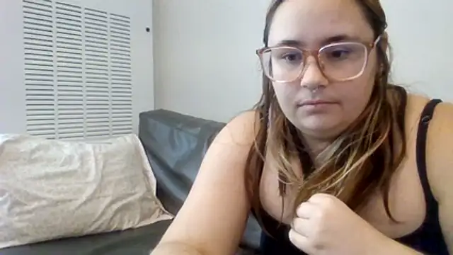 Snapshot of Midnight_Riott chatting on June 17, 10:00 pm Midnight Riott online show from June 17, 10:00 pm
