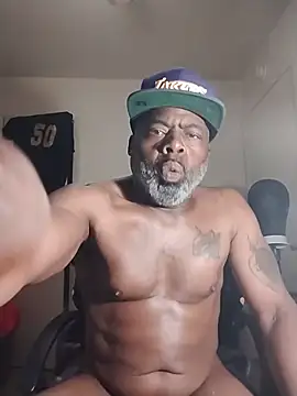 Snapshot of Tremainebigg chatting on May 24, 9:03 am Tremainebigg online show from May 24, 9:03 am