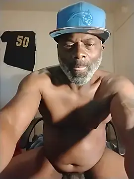 Snapshot of Tremainebigg chatting on May 30, 9:50 am Tremainebigg online show from May 30, 9:50 am