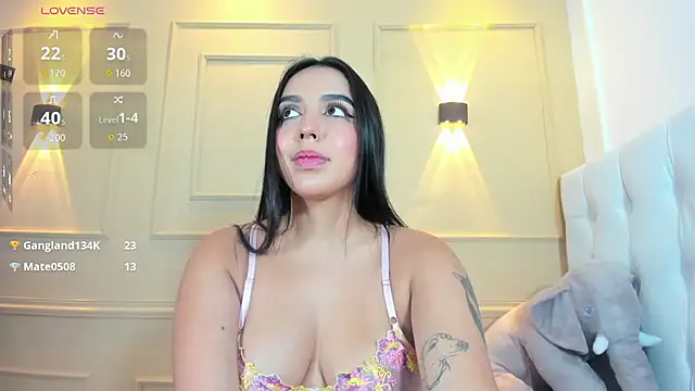 IVONNEREYES online show from July 7, 7:23 am
