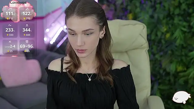 Snapshot of SophiaDream_ chatting on June 1, 7:04 pm SophiaDream online show from June 1, 7:04 pm