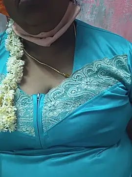 Snapshot of geetha431 chatting on June 1, 7:04 pm geetha431 online show from June 1, 7:04 pm