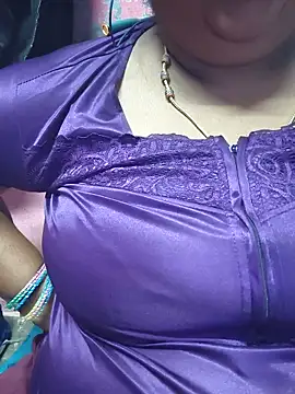 Snapshot of geetha431 chatting on June 7, 6:22 pm geetha431 online show from June 7, 6:22 pm
