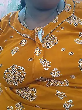 Snapshot of geetha431 chatting on June 9, 12:44 am geetha431 online show from June 9, 12:44 am