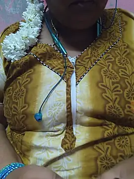 Snapshot of geetha431 chatting on June 9, 6:30 pm geetha431 online show from June 9, 6:30 pm