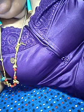 Snapshot of geetha431 chatting on June 11, 5:55 pm geetha431 online show from June 11, 5:55 pm