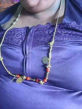 Snapshot of geetha431 chatting on June 12, 6:01 am geetha431 online show from June 12, 6:01 am