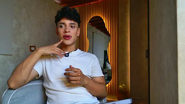 Snapshot of Ander_asford77 chatting on June 3, 12:19 pm Ander asford77 online show from June 3, 12:19 pm