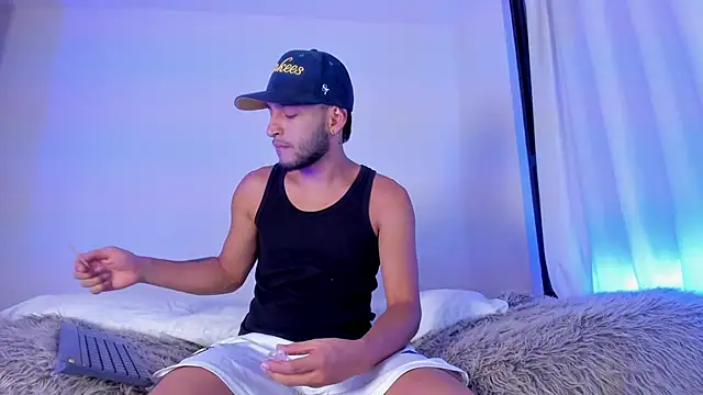 Snapshot of _Kevin_xxx chatting on January 18, 5:55 am Kevin xxx online show from January 18, 5:55 am