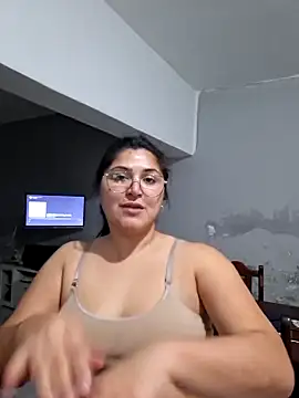 Snapshot of morena95_ chatting on June 4, 2:34 pm morena95 online show from June 4, 2:34 pm
