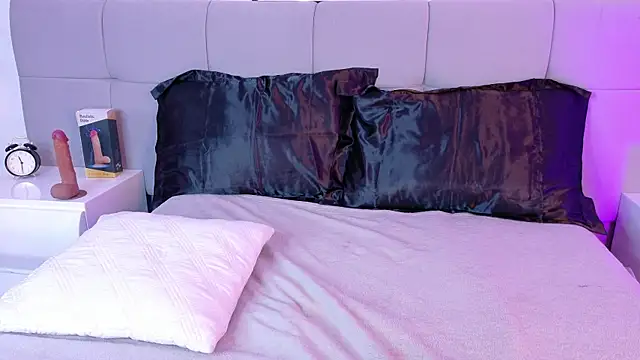 Nicolee Saint online show from August 3, 7:28 pm