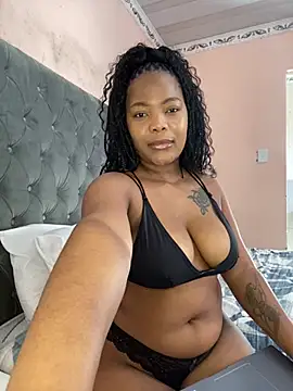 Snapshot of nothileenhle chatting on June 5, 9:48 am nothileenhle online show from June 5, 9:48 am