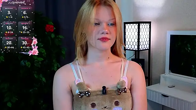 Snapshot of SummerGergely chatting on June 9, 2:01 am SummerGergely online show from June 9, 2:01 am