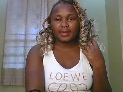 Snapshot of _Sweetpie chatting on June 13, 8:12 am Sweetpie online show from June 13, 8:12 am