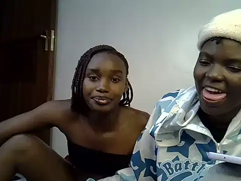 Snapshot of Angelqueen22 chatting on June 10, 6:18 pm Angelqueen22 online show from June 10, 6:18 pm