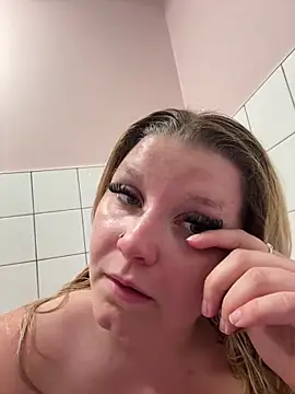 LucieLouBabe online show from June 1, 10:33 pm