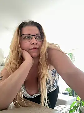 LucieLouBabe online show from June 12, 12:04 pm